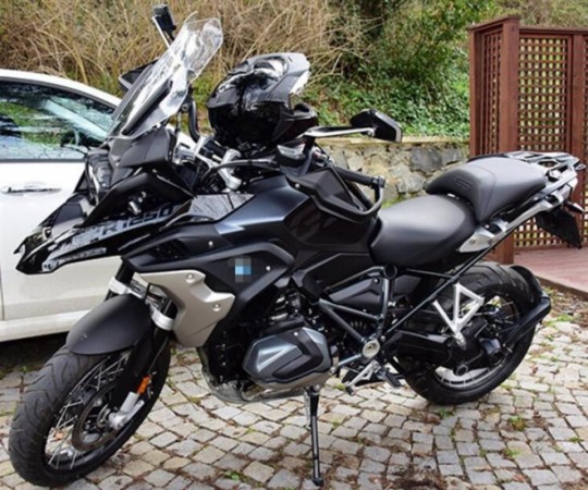 Məşhur aktyorun 350 minlik motosikleti - FOTOLAR